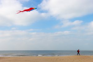 Drachensteigen am Strand