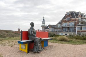 Mondriaanbank met Nehalennia